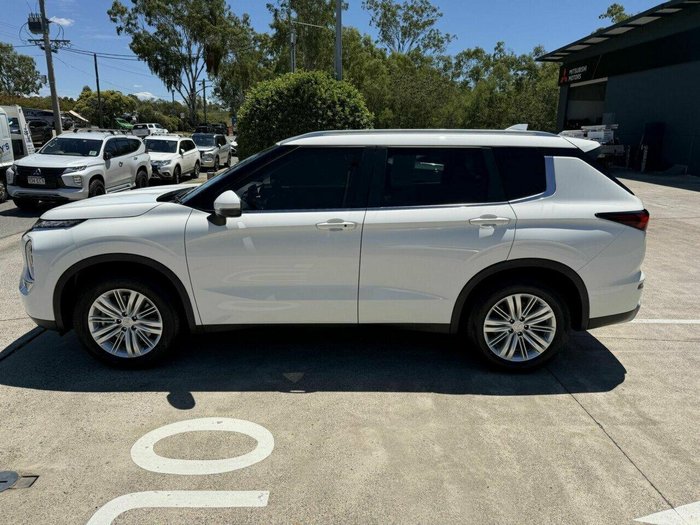 2022 Mitsubishi Outlander LS