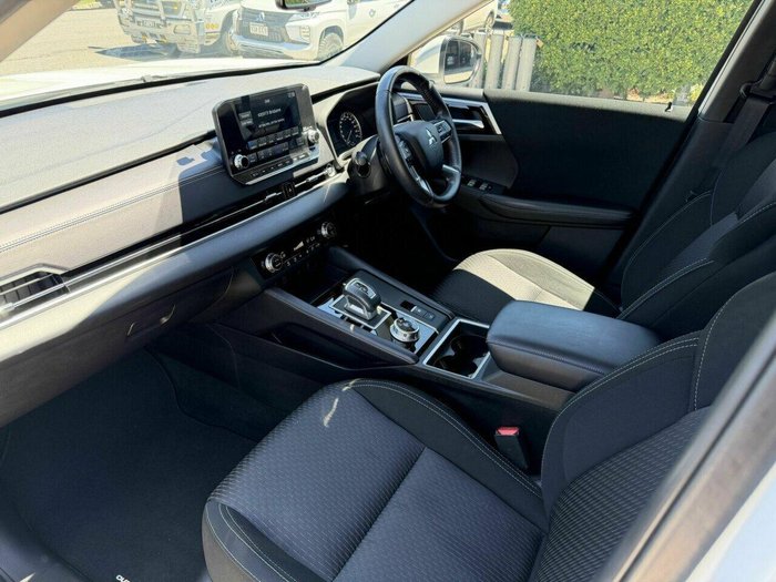 2022 Mitsubishi Outlander LS