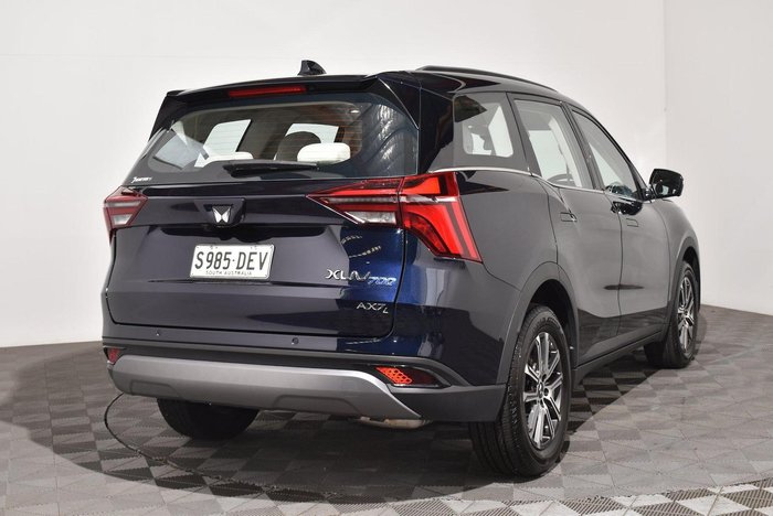 2024 Mahindra XUV700 AX7L