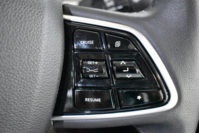 2024 Mahindra XUV700 AX7L