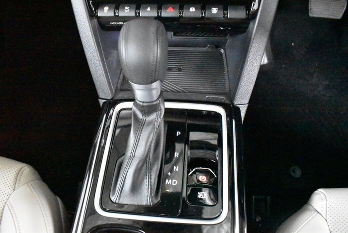 2024 Mahindra XUV700 AX7L