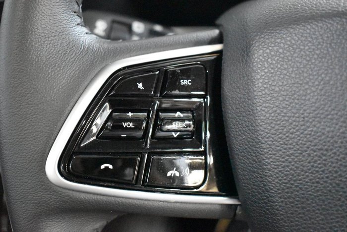 2024 Mahindra XUV700 AX7L