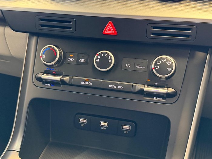 2022 Kia Carnival S