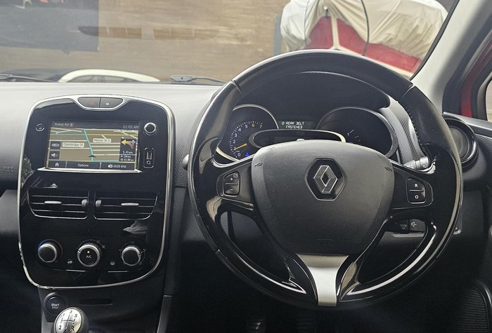 2015 Renault Clio Expression IV B98 Flame Red