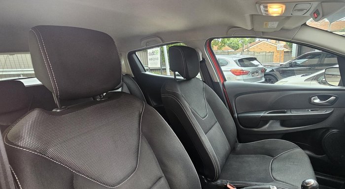 2015 Renault Clio Expression IV B98 Flame Red