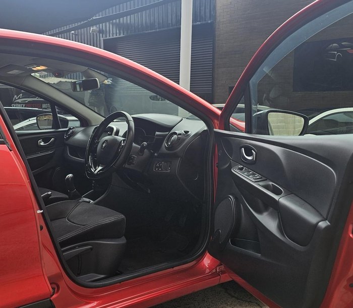 2015 Renault Clio Expression IV B98 Flame Red