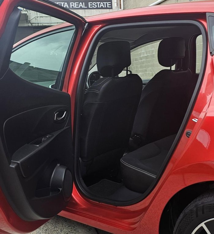 2015 Renault Clio Expression IV B98 Flame Red