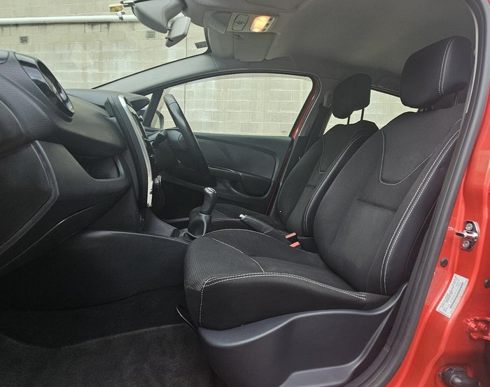 2015 Renault Clio Expression IV B98 Flame Red