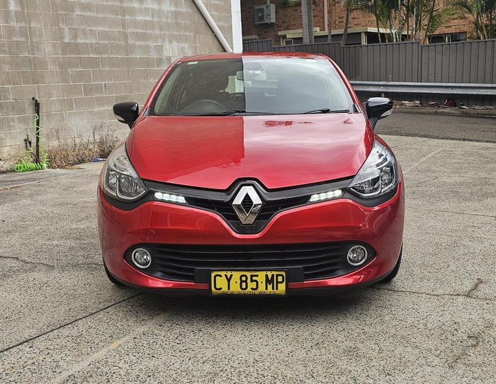 2015 Renault Clio Expression IV B98 Flame Red