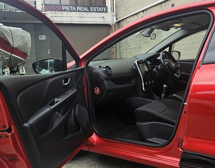 2015 Renault Clio Expression IV B98 Flame Red