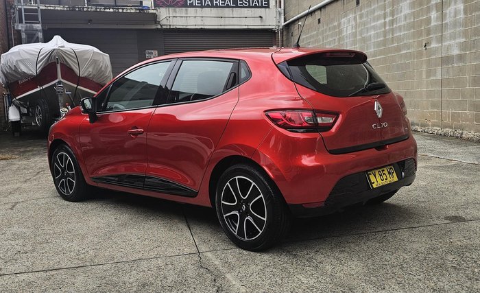 2015 Renault Clio Expression IV B98 Flame Red