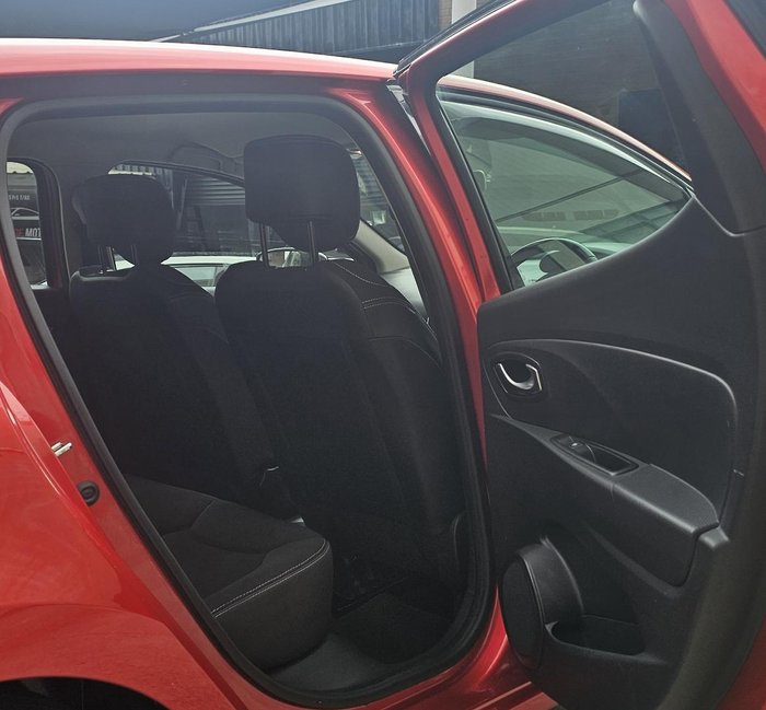 2015 Renault Clio Expression IV B98 Flame Red