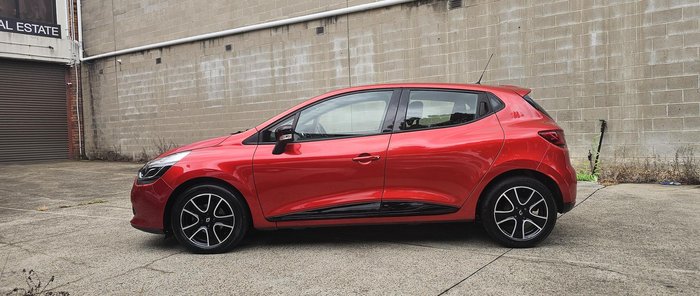 2015 Renault Clio Expression IV B98 Flame Red