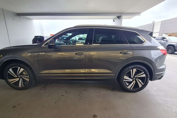 2020 Volkswagen Touareg 210TDI R-Line