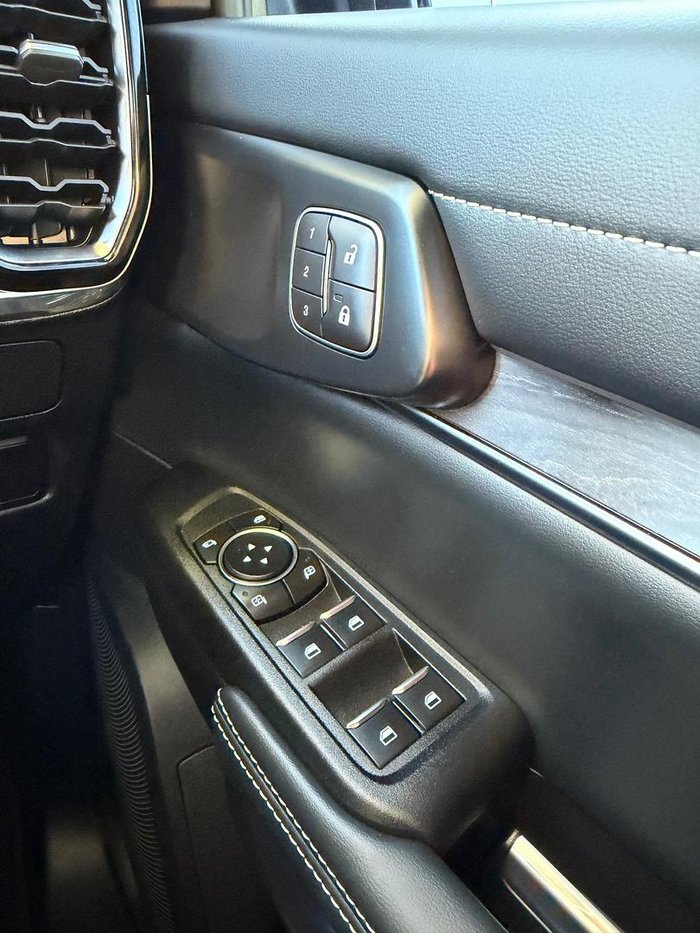 2025 Ford Everest Platinum