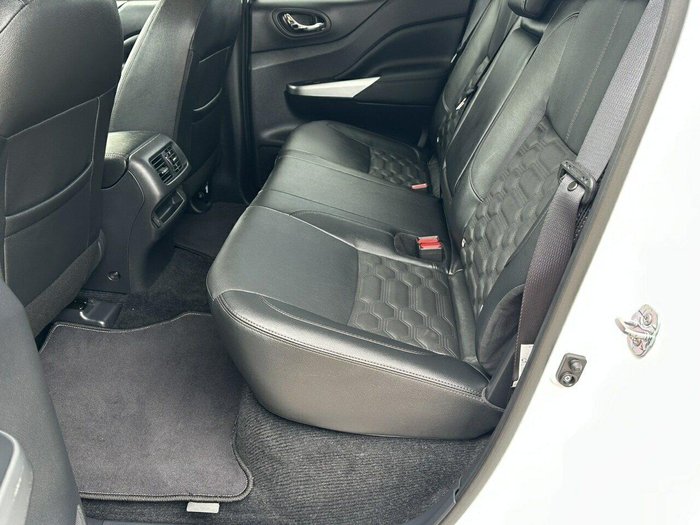 2024 Nissan Navara ST-X