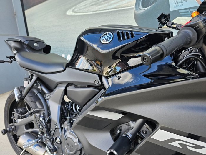2024 Yamaha YZF-R7LA Black