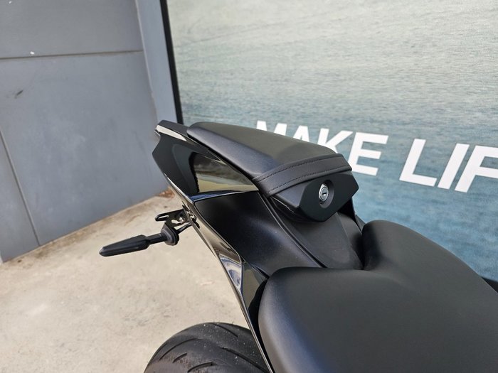 2024 Yamaha YZF-R7LA Black