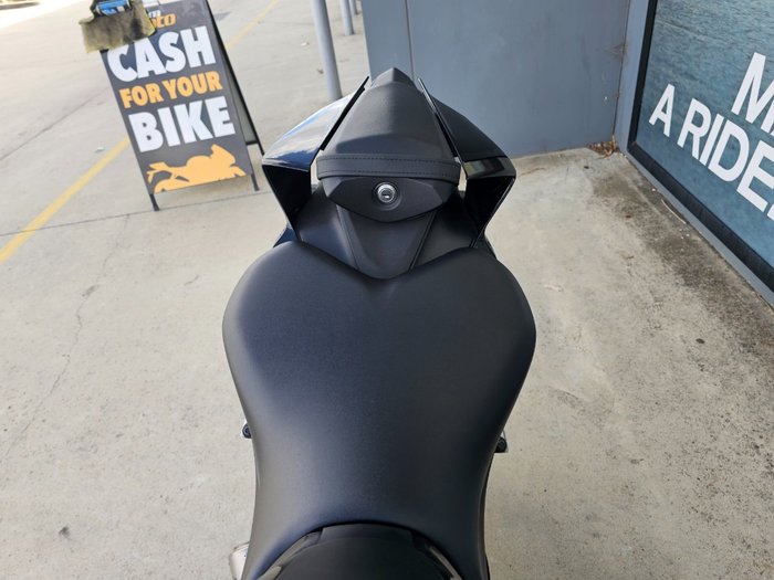 2024 Yamaha YZF-R7LA Black