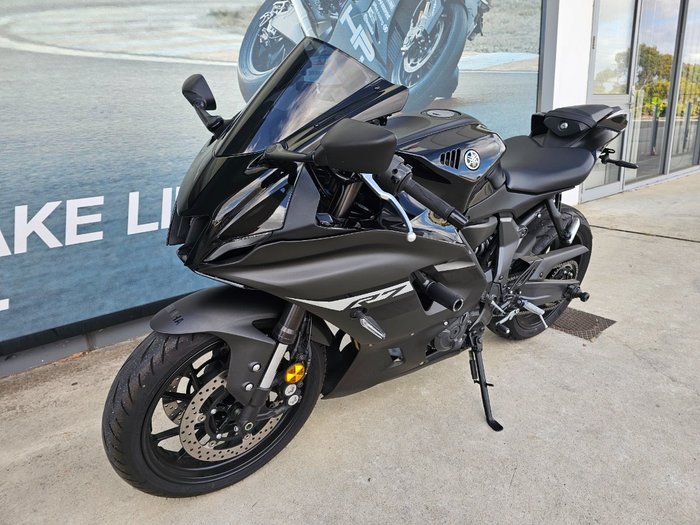 2024 Yamaha YZF-R7LA Black