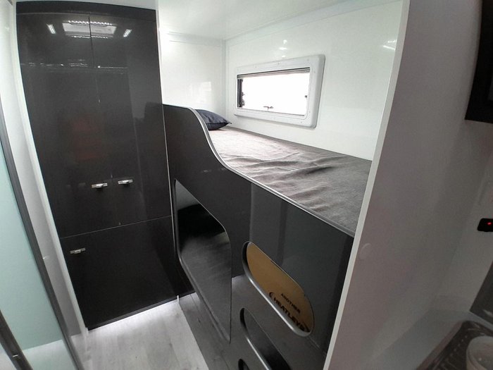 2025 Windsor Genesis 196Md Wild 19'6