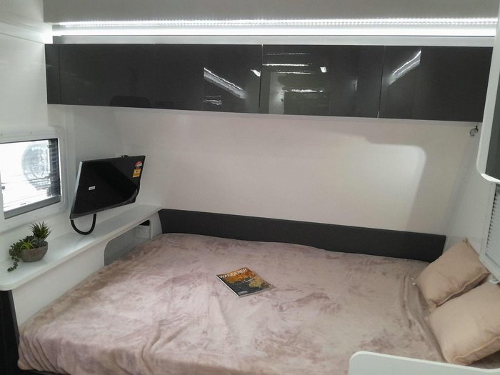 2025 Windsor Genesis 196Md Wild 19'6