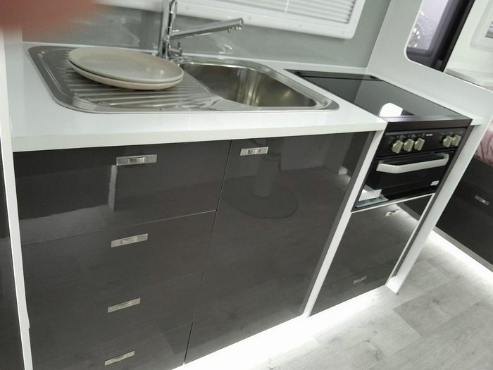 2025 Windsor Genesis 196Md Wild 19'6