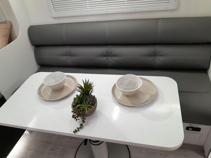 2025 Windsor Genesis 196Md Wild 19'6