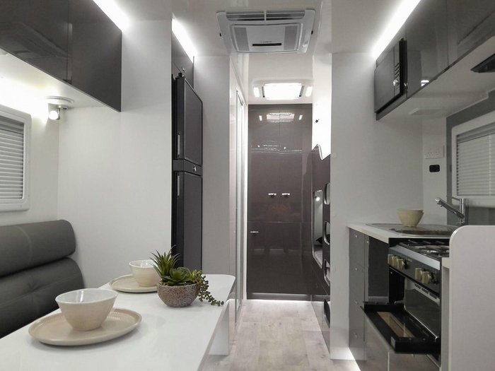 2025 Windsor Genesis 196Md Wild 19'6