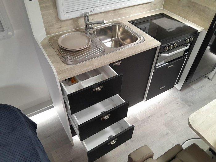 2025 Windsor Genesis 176Rd 17'