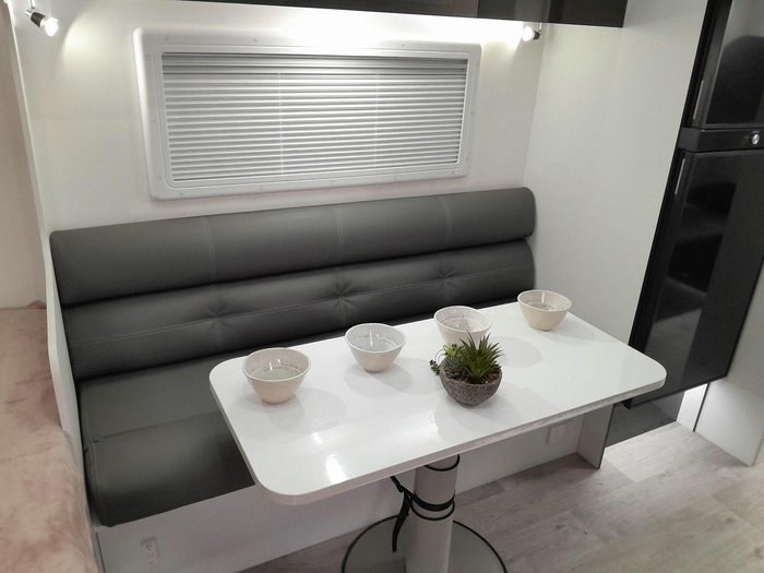 2025 Windsor Genesis 196Md Wild 19'6