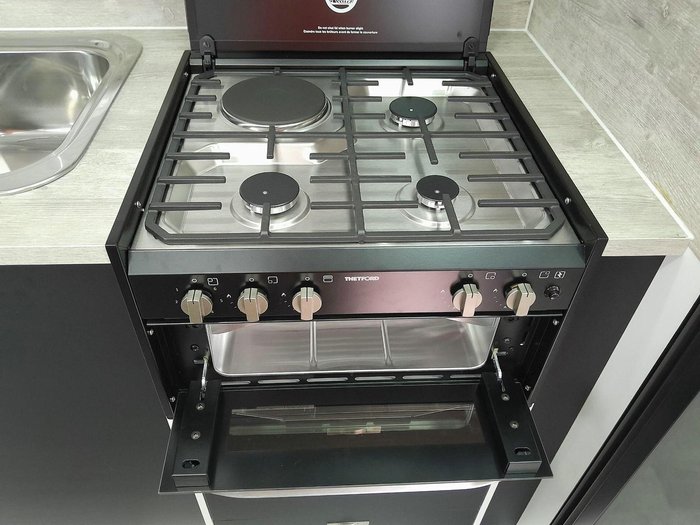 2025 Windsor Genesis 176Rd 17'