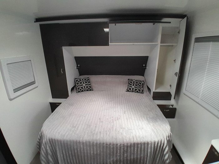 2025 Windsor Genesis 220Md 22' 2 Bunk