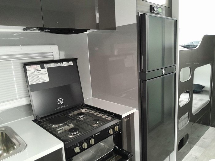 2025 Windsor Genesis 220Md 22' 2 Bunk