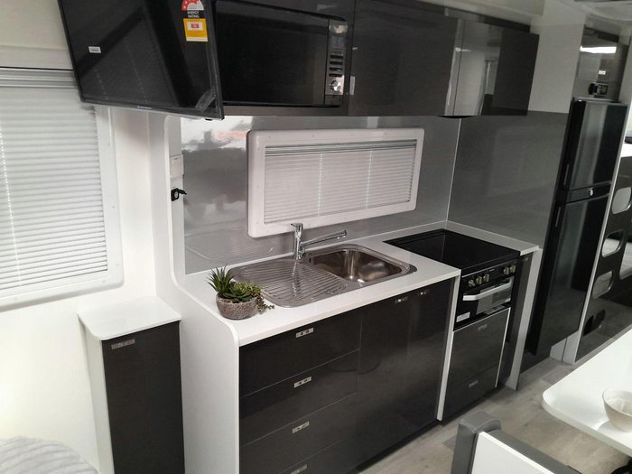 2025 Windsor Genesis 220Md 22' 2 Bunk