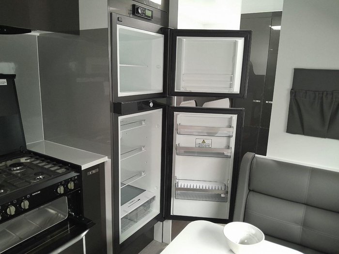 2025 Windsor Genesis 220Md 22' 2 Bunk