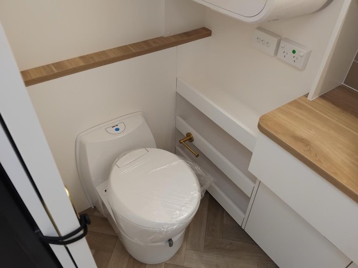 2025 New Age Caravans My26 New Floor Plan Manta Ray Mr19er Couples Van