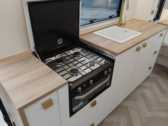 2025 New Age Caravans My26 Manta Ray Mr19er Full Composite Price Reduced!