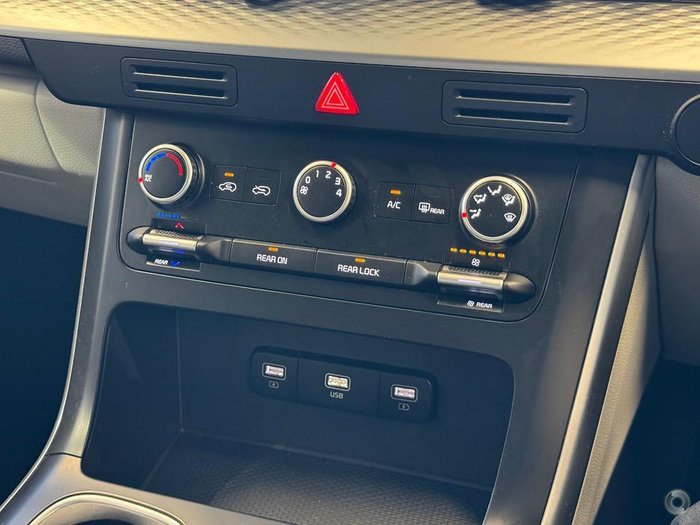 2023 Kia Carnival S
