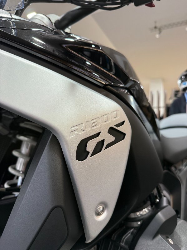 2025 BMW Motorrad 2025 Bmw 1300CC R 1300 GS Triple Black BLACK STORM METALLIC