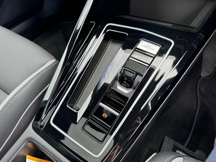 2025 Volkswagen Golf 110TSI R-Line