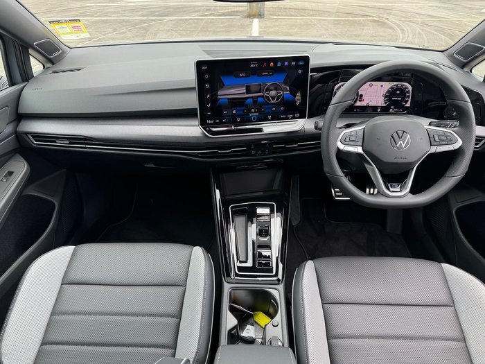 2025 Volkswagen Golf 110TSI R-Line