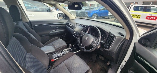 2020 MITSUBISHI OUTLANDER 2020 MITSUBISHI OUTLANDER LS 7 SEAT (AWD) CONTINUOUS VARIABLE 4D WAGON 4CYL White