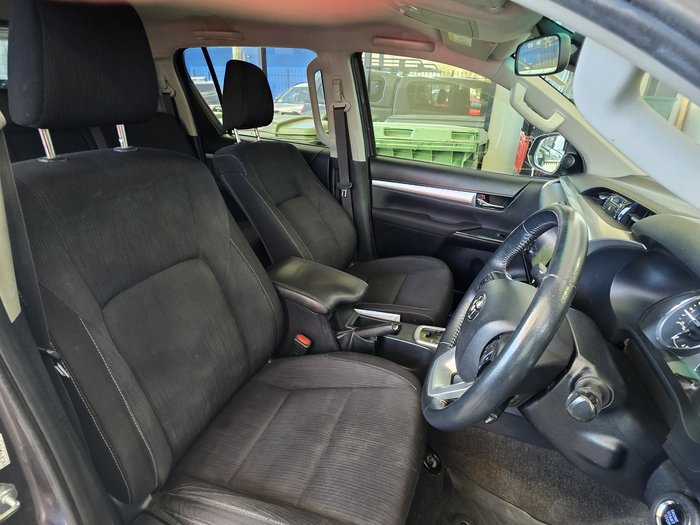 2020 Toyota Hilux SR5