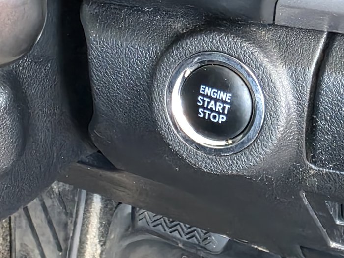 2020 Toyota Hilux SR5