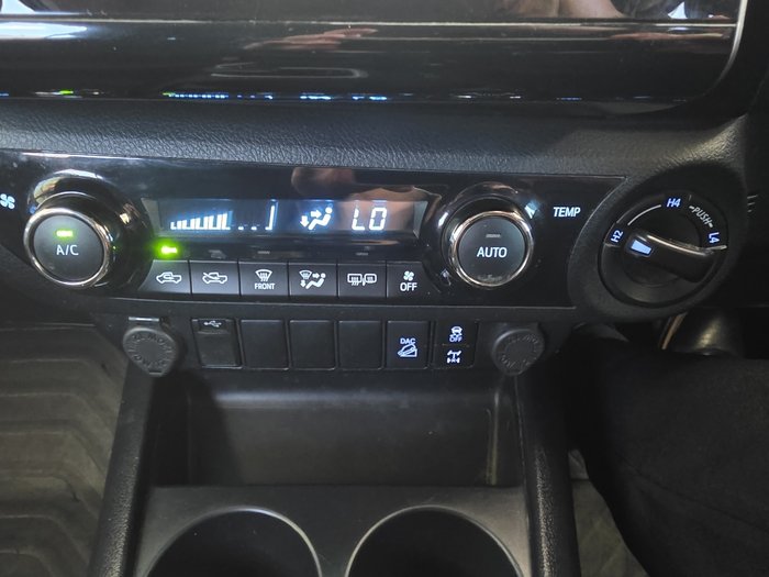 2020 Toyota Hilux SR5