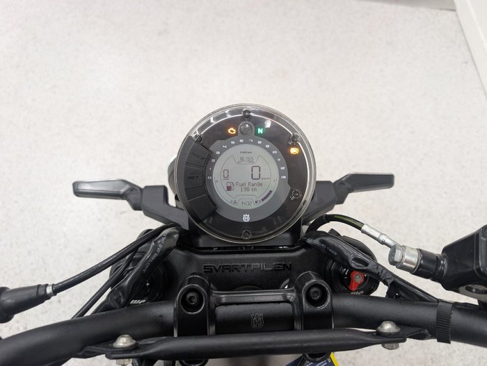 2022 HUSQVARNA SVARTPILEN 401 Black