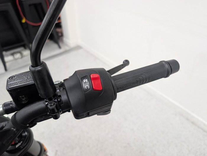 2022 HUSQVARNA SVARTPILEN 401 Black