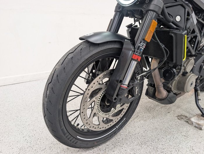 2022 HUSQVARNA SVARTPILEN 401 Black