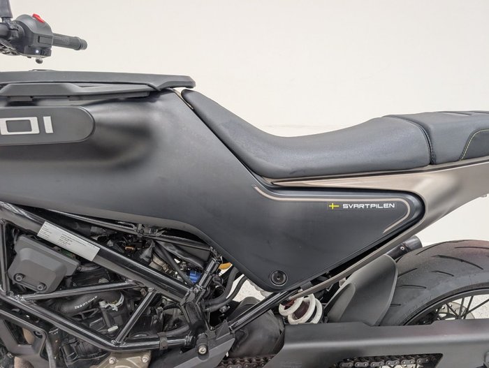 2022 HUSQVARNA SVARTPILEN 401 Black